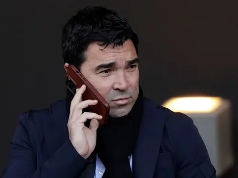 Deco nói thẳng về tin đồn Barca mua Alvarez