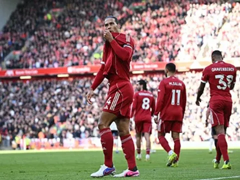 Liverpool phá lưới West Ham nhờ vũ khí bóng chết