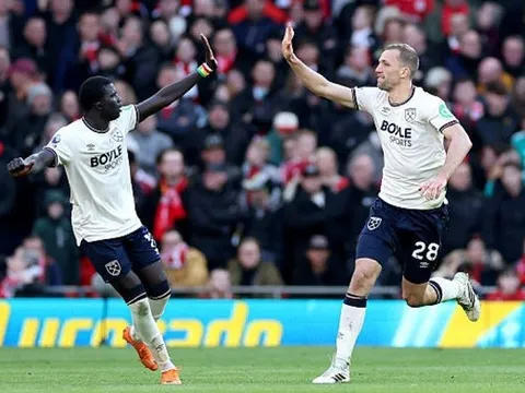 West Ham khiến Anfield nín thở sau bàn gỡ 1-3