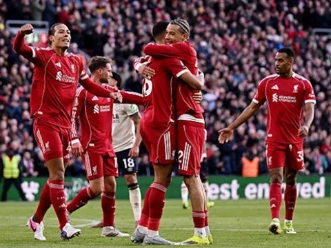 Ekitike rực sáng giúp Liverpool đại thắng West Ham 5-2