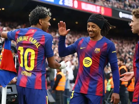 Yamal lập hat-trick giúp Barca hủy diệt Villarreal