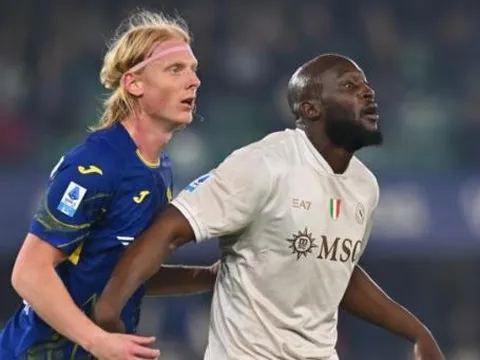 Lukaku hóa người hùng phút bù giờ, Napoli nghẹt thở hạ Verona