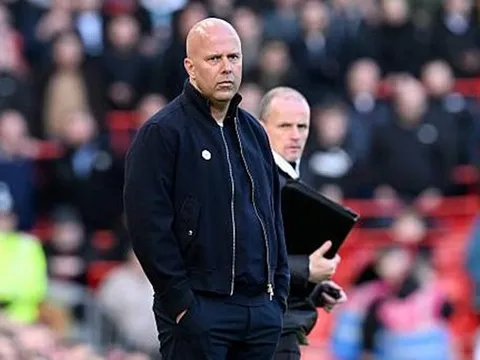 Arne Slot bất ngờ khiêm tốn sau chiến thắng 5 bàn của Liverpool