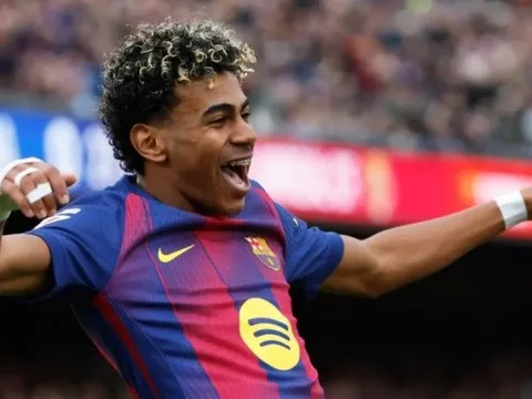 Lamine Yamal rực sáng như vị vua mới của Barcelona