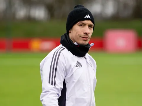 Carrick xác nhận Martinez chỉ gặp chấn thương nhẹ