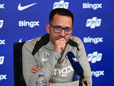 Rosenior giải mã sự nguy hiểm của Gyokeres tại Arsenal