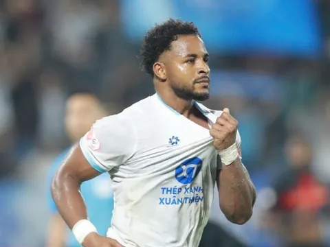 Xuân Son nổ súng, Nam Định ngược dòng kịch tính trước Ninh Bình