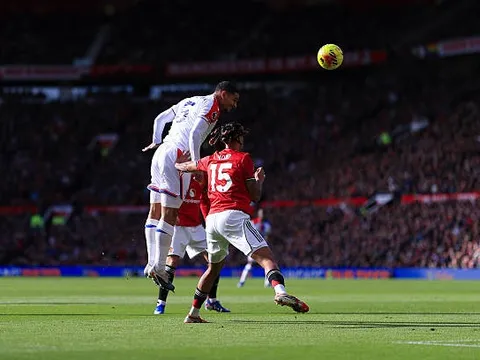 MU thủng lưới, chuyên gia Sky Sports buộc tội Leny Yoro