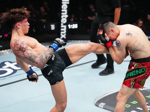 Địa chấn tại UFC Mexico: Lone’er Kavanagh hạ gục cựu vương Brandon Moreno bằng chiến thuật tàn khốc