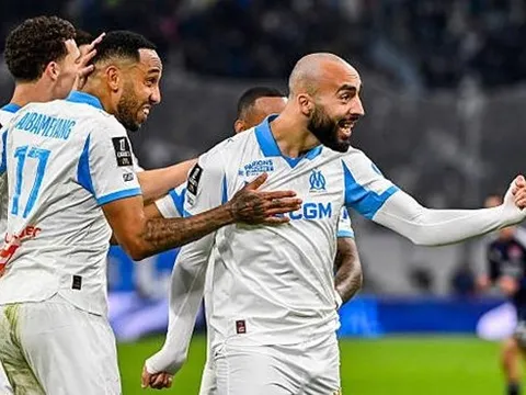 Aubameyang ghi bàn bù giờ giúp Marseille thắng Lyon