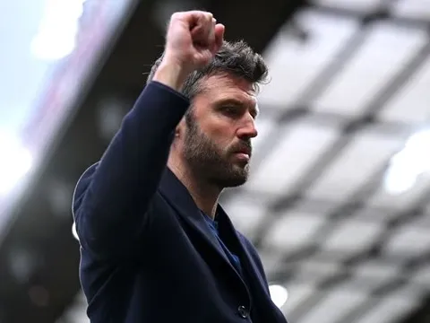 Michael Carrick lập kỷ lục giúp Man Utd leo lên vị trí thứ ba