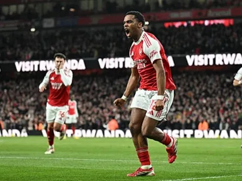 Jurrien Timber và định nghĩa hậu vệ biên toàn diện của Arteta