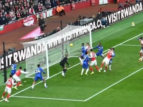 Liam Rosenior chỉ ra 2 "tử huyệt" của Chelsea sau thất bại trước Arsenal