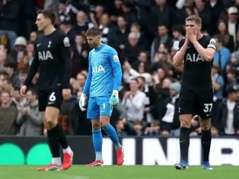 Bóng ma xuống hạng bủa vây Tottenham sau thảm họa Fulham