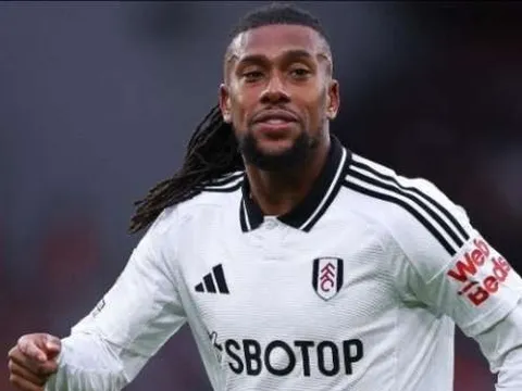 Người cũ Arsenal đẩy Tottenham sát cửa xuống hạng