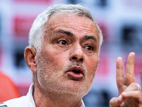 Mourinho dọa đuổi học trò xúc phạm Vinicius