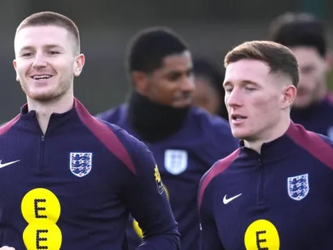 Huyền thoại giục Liverpool mua Wharton trước mũi MU