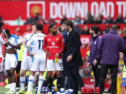 Carrick cao tay sửa sai giúp Man Utd lật ngược thế cờ trước Palace