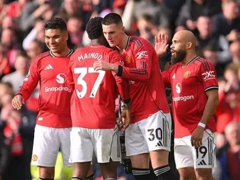 Neville tin Man Utd cán đích thứ 3, Aston Villa gặp nguy hiểm