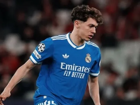 Arbeloa trình làng sao trẻ 18 tuổi ở đội hình chính Real