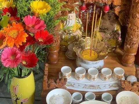 Cúng Rằm tháng Giêng đừng chỉ chọn mỗi Cúc, 3 loại hoa này thần Tài mới ưng