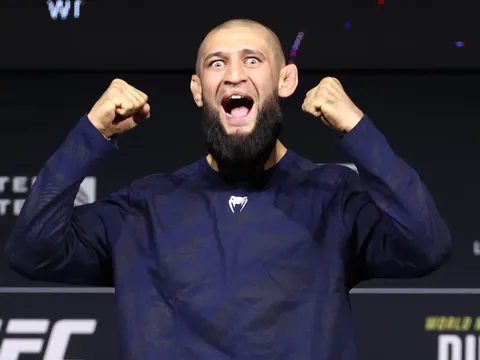 Khamzat Chimaev khiêu khích Colby Covington, đồng thời hé lộ đối thủ cho trận bảo vệ đai UFC đầu tiên