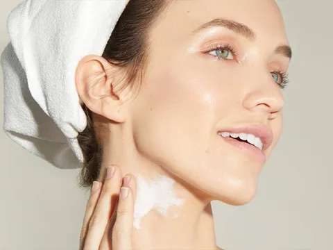 Hai vùng da dễ “tố cáo” tuổi tác nhưng thường bị bỏ quên trong chu trình dưỡng da