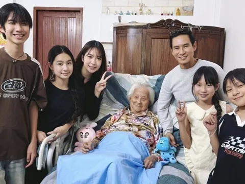 Anh thợ may cầm 1 chỉ vàng khởi nghiệp nay là đạo diễn doanh thu nghìn tỷ, phụng dưỡng mẹ già 100 tuổi