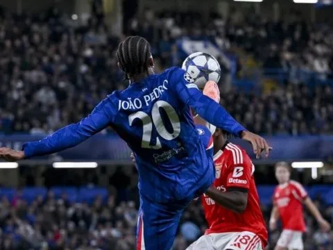 10 tấm thẻ đỏ là nỗi hổ thẹn về kỷ luật của Chelsea