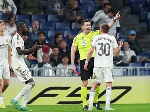 Mastantuono tự hủy tương lai tại Real bằng thẻ đỏ