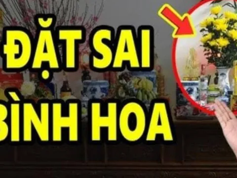 Vì sao khi thắp hương mùng 1, ngày rằm không nên đặt bình hoa bên trái?