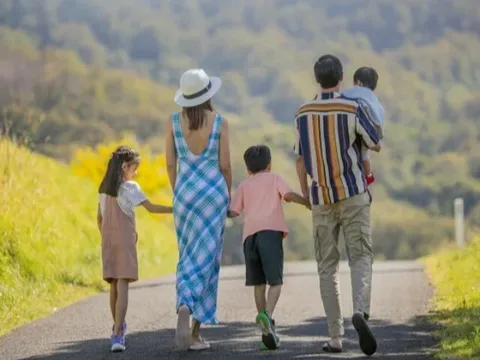 Người đẹp Tiền Giang bỏ hào quang làm dâu gia tộc 3.000 tỷ, sinh 3 con đủ nếp đủ tẻ khiến nhiều người ngưỡng mộ