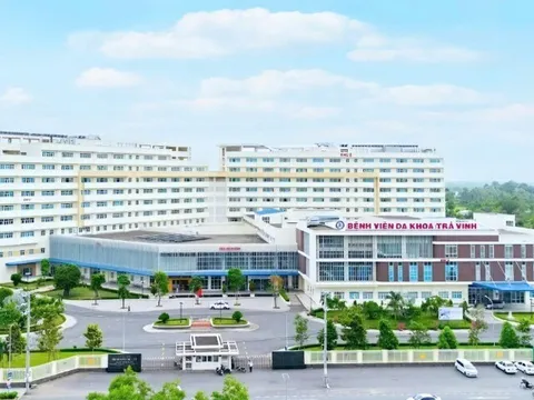 Y bác sĩ “căng não” cứu bệnh nhân mất chi bàn tay do bị cuốn vào cửa sắt