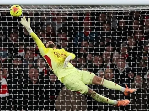 Peter Schmeichel thừa nhận đã sai về Raya