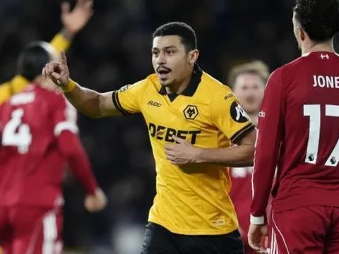 Andre ghi bàn phút 90+4, Wolves tạo địa chấn trước Liverpool
