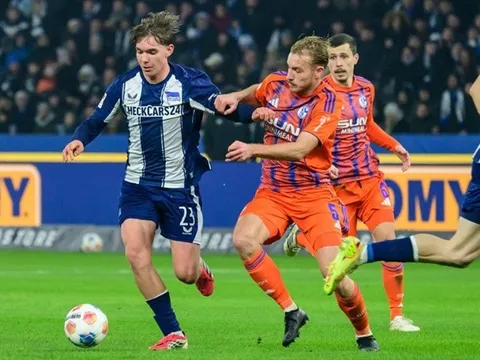 Arsenal tranh Kennet Eichhorn với MU