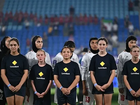 Tuyển nữ Iran từ chối hát quốc ca ở Asian Cup