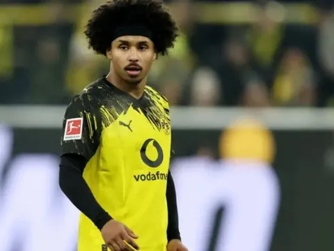 Adeyemi dứt tình Dortmund, mở cửa sang Ngoại hạng Anh
