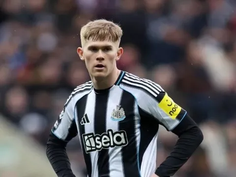 Lewis Hall là người thừa kế hoàn hảo cho Luke Shaw tại Man Utd