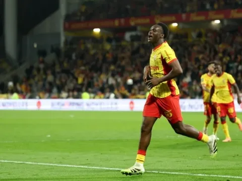Liverpool dẫn đầu cuộc đua giành trung vệ Samson Baidoo