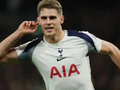 Lý do Barcelona muốn đưa Micky van de Ven về Camp Nou