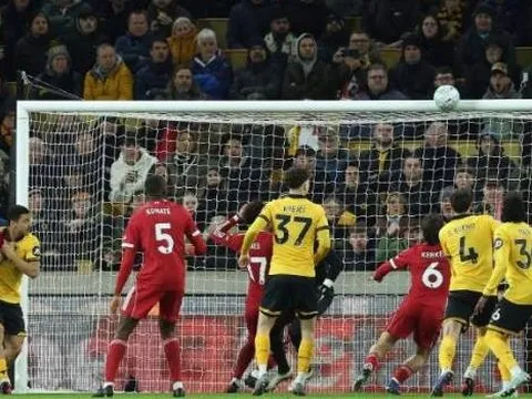 Slot gục ngã khi Liverpool sụp đổ vì "căn bệnh" cuối trận