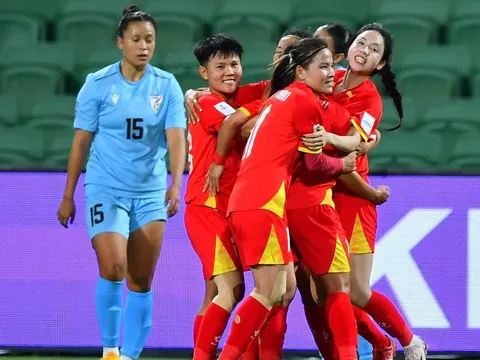 Vạn Sự chói sáng, ĐT nữ Việt Nam hạ Ấn Độ phút bù giờ