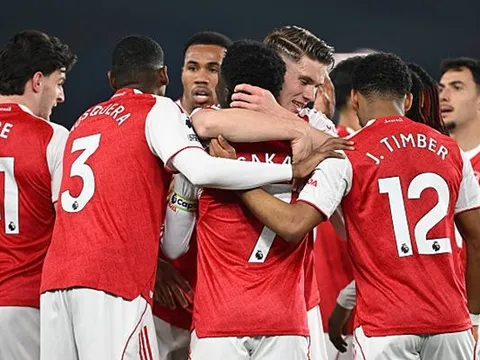 Arsenal bỏ xa Man City 7 điểm sau trận thắng Brighton