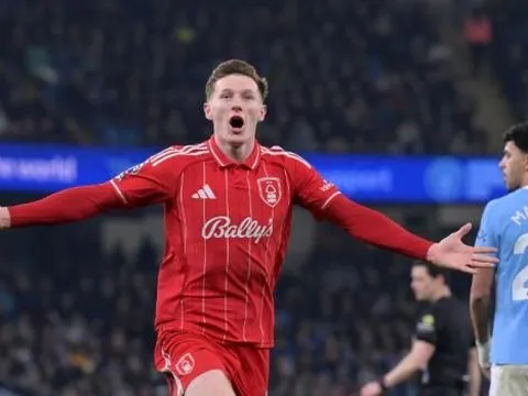 Elliot Anderson là người được chọn hay kẻ cướp ngôi vương Man City?