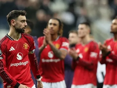 Shay Given khuyên fan MU giữ bình tĩnh với Carrick