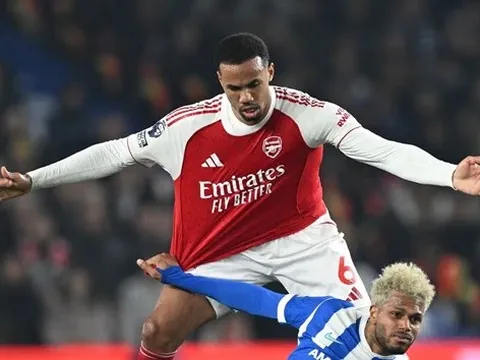 Gabriel ngưỡng mộ Saka sau cột mốc 300 trận