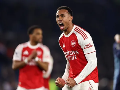 Magalhaes hóa "quái thú", CĐV Arsenal phát cuồng