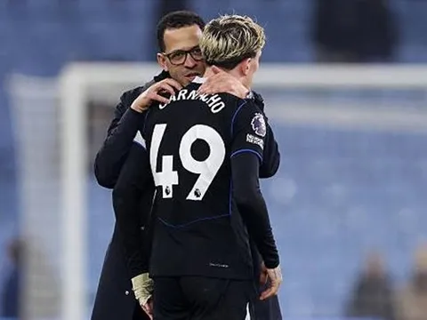 HLV Rosenior tiết lộ lý do Garnacho tỏa sáng trước Villa