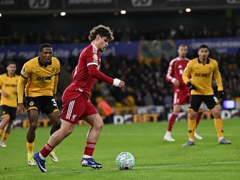 Lữ đoàn đỏ hóa ốc sên dưới bàn tay HLV Arne Slot